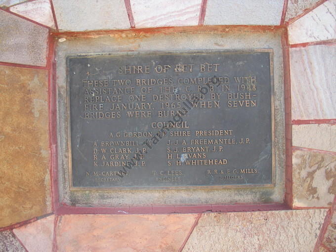 Arnold Bridges Plaque to 1965 Bushfires