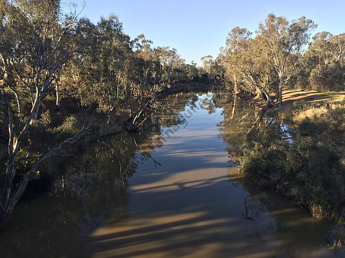 Loddon River looking North from Newbridge bridge - Oct 2018