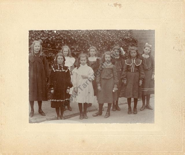 Presbyterian SundaySchool-Tarnagulla
Ellen (Lell) Allen first from the left was born in 1891