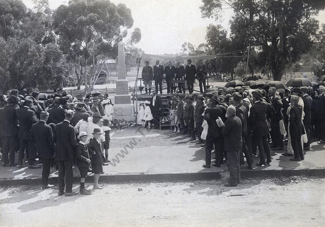 Opening of the Soldiers Memorial at Tarnagulla 1920.
Enlarged photo of the one in Tarnagulla - Places