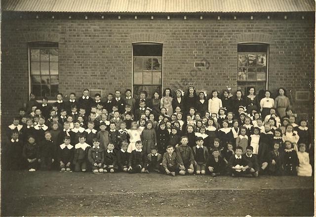 Tarnagulla State School Group.
From the Win and Les Williams Collection.