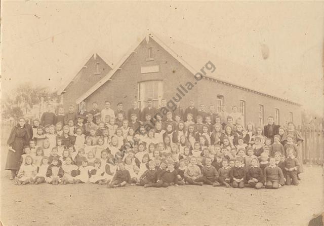 Tarnagulla School - year unknown.Kindly provided by Dennis Carnell.