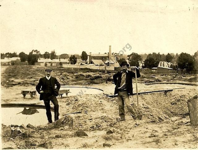 Cormack Lowther and Sam James cyaniding the Poverty battery sand, 1916. Looking south-west.
From the Win and Les Williams Collection.