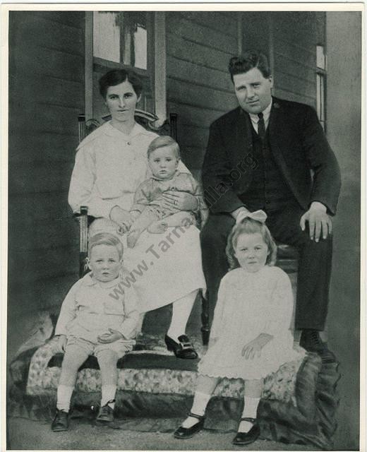 Solomon James Bernard (Jim) Riley and Family, photo dated 1919/20