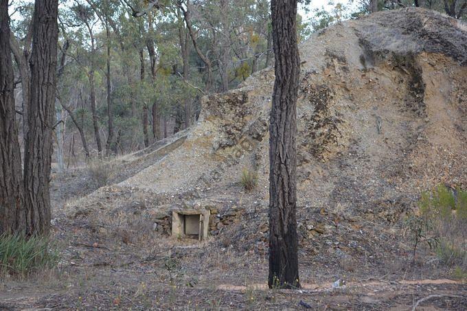 Mullock Dump and Powder Magazine, Growler's Hill, 2015