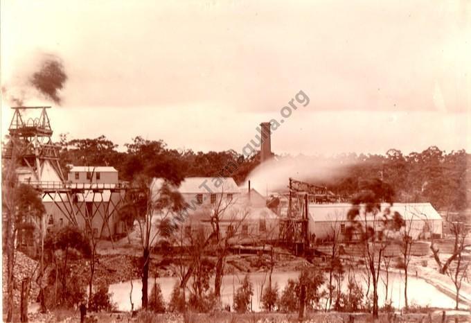 Tarnagulla Poverty Mine with Mill Chimney