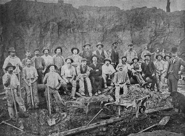 Tarnagulla Gold Estates employees, August 1905.
David Gordon Collection.