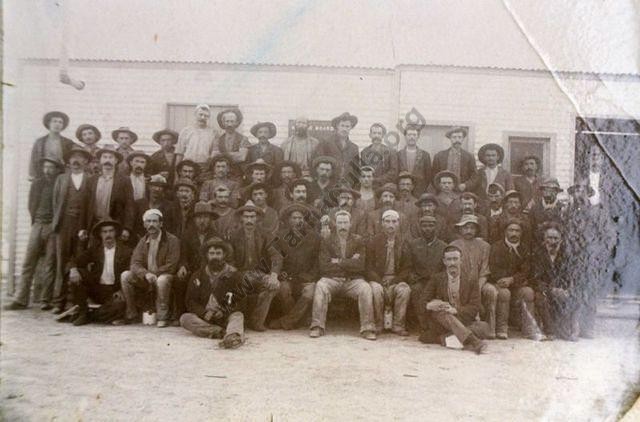 Underground shift at the  
       New Yorkshire mine 
       Tarnagulla, c1905
David Gordon Collection.