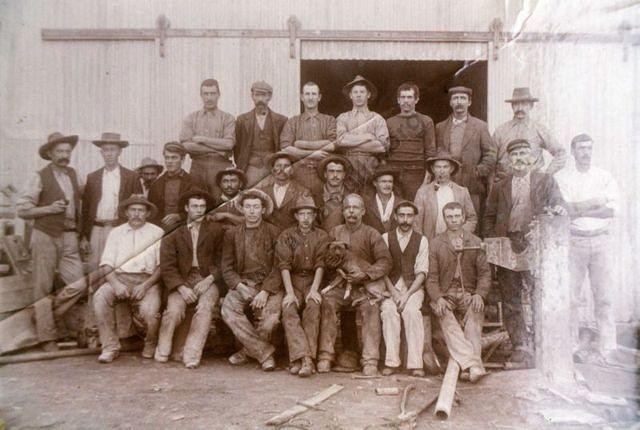 Underground shift at the
          New Yorkshire mine
          Tarnagulla, c.1906
David Gordon Collection.