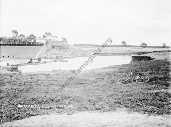 Laanecoorie Weir, 1909, Illustrating the Collapsed Bank.