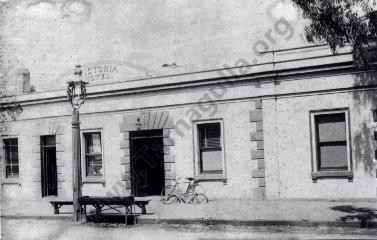 Tarnagulla Hall.Note the Street lighting.