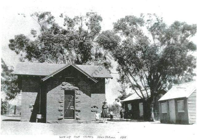 Tarnagulla Lock-up and Police Station, 1925.
From the Mary Dridan Collection