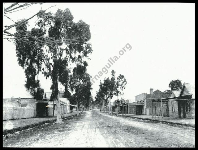 Commercial Road, Tarnagulla, looking south from the Victoria Theatre, c1930.
David Gordon Collection