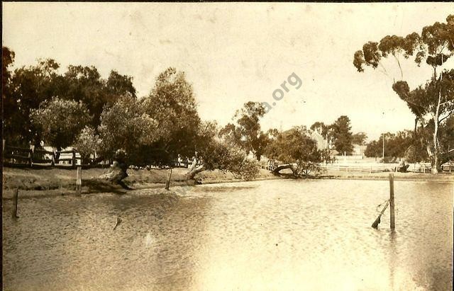 Company's Dam, Tarnagulla, looking north-east with Methodist Church in the background.
From the Marie Aulich Collection