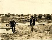 Cormack Lowther and Sam James cyaniding the Poverty battery sand, 1916. Looking south-west.
From the Win and Les Williams Collection.