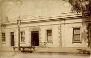 Victoria Hotel, Tarnagulla, c. 1912.
Note the elaborate kerosene lamp with horse hitching ring and the horse watering trough.
From the Win and Les Williams Collection.